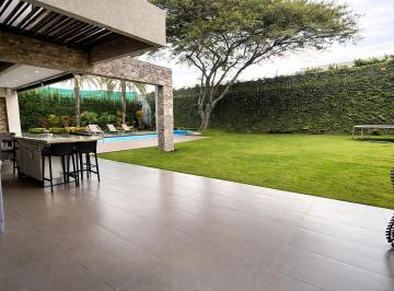 Casa · 793m² · 5 Habitaciones · 7 Estacionamientos · Casa de Lujo en Venta Cumbayá Jardines de Santa Inés