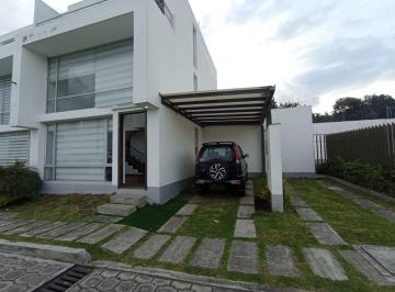 Casa de 2 habitaciones, Quito · Casa Unifamiliar en La Armenia