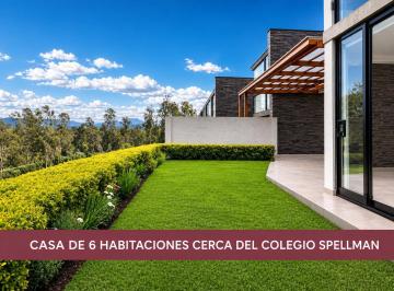 Casa · 323m² · 6 Habitaciones · 4 Estacionamientos · Casa Grande en Venta en Cumbayá, San Patricio, 6dorm. y 2planta Baja