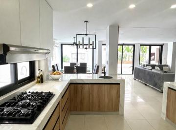 Casa de 3 habitaciones, Guayaquil · Casa Remodelada en Venta Puerto Azul