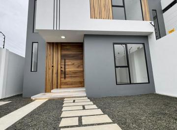 Casa · 120m² · 3 Habitaciones · 2 Estacionamientos · Venta Casa Al Norte - Montecristi