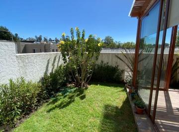Departamento de 1 habitación, Quito · Cumbayá, Vendo Linda Suite, con Sala Exterior, Chimenea, Acceso Directo Al Jardín, Colegio Menor