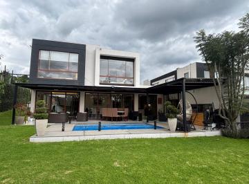 Casa de 4 habitaciones, Quito · Venta Hermosa Casa en La Cerámica - Tumbaco