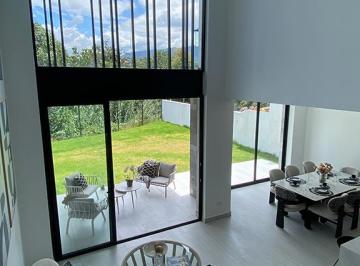 Casa de 3 habitaciones, Quito · Bella Casa de Venta, Doble Altura. Piscina, Gym, Casa Club Etc. Salida Ruta Viva.