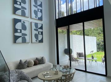 Casa de 3 habitaciones, Quito · Casa de Venta, Doble Altura. No Adosada. Piscina, Gym, Casa Club Etc. Salida Ruta Viva.