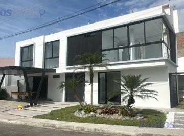 Casa · 319m² · 4 Habitaciones · 2 Estacionamientos · Casa en Venta
