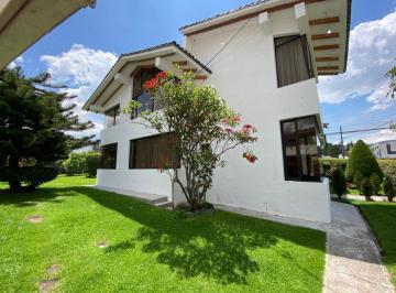 Casa de 4 habitaciones, Quito · Valle de Los Chillos, Arriendo Hermosa Casa, 4 Dorm. 300 m², Mas Suite Independiente, Jardín