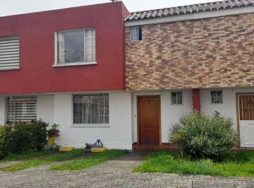 Casa de 3 habitaciones, Quito · Casa en Venta en Conocoto 96 m²