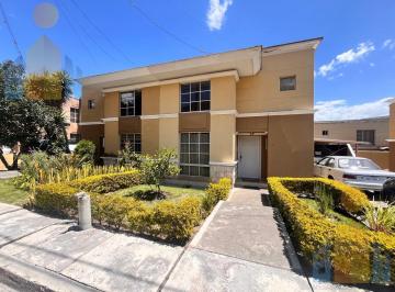 Casa · 128m² · 3 Habitaciones · 3 Estacionamientos · Casa en Mitad del Mundo de Venta en Conjunto
