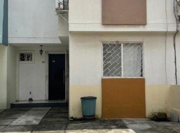 Casa de 3 habitaciones, Guayaquil · Se Vende Casa en Mucho Lote / Paraiso del Rio