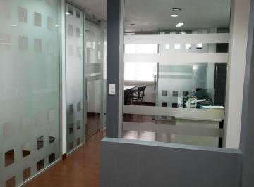 Oficina comercial , Quito · Moderna Oficina en Venta, con Divisiones, Oficinas Independientes, Amoblada. Perfecto Estado.