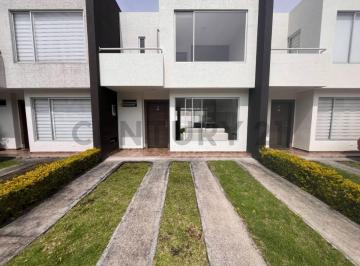 Casa · 140m² · 3 Habitaciones · 2 Estacionamientos · Casas Vip de Venta en Conocoto