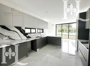 Casa · 202m² · 5 Habitaciones · 2 Estacionamientos · Venta de Casa en Esyteno - Samborondón, Isla Mocoli Ad