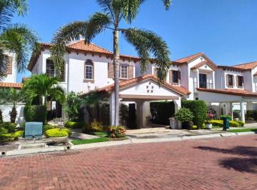 Casa de 3 habitaciones, Guayaquil · Casa con Piscina en Alquiler, Amoblada o Sin Amoblar Urbanización Terra Nostra en Vía a La Costa