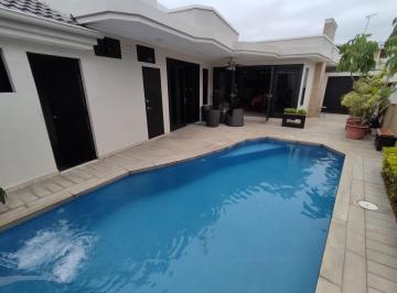 Casa · 263m² · 4 Habitaciones · 2 Estacionamientos · Casa en Venta Amplia y con Piscina Dentro de Urb. Puerto Azul