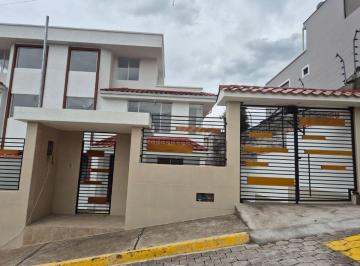 Casa de 5 habitaciones, Quito · Casa en Venta Sector Cashapamba