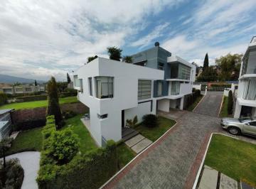 Casa de 3 habitaciones, Quito · Casa de Venta en Cumbayá Dentro de Urbanización Vista Hermosa