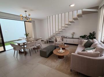 Casa · 132m² · 3 Habitaciones · 2 Estacionamientos · Mgv Venta Casa de Dos Pisos, 3 Dorm. Sector Pifo