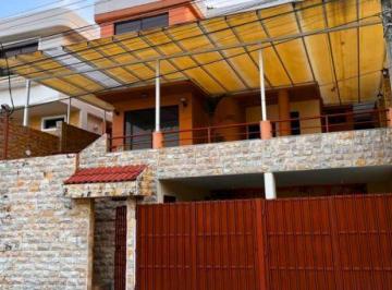 Casa · 400m² · 4 Habitaciones · 2 Estacionamientos · Casa de Alquiler en Ceibos Norte - 4 Dorm.
