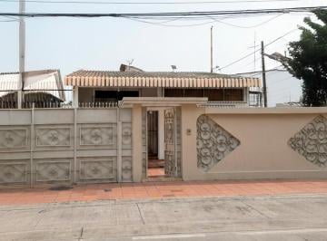 Casa de 5 habitaciones, Guayaquil · Casa Para Negocio