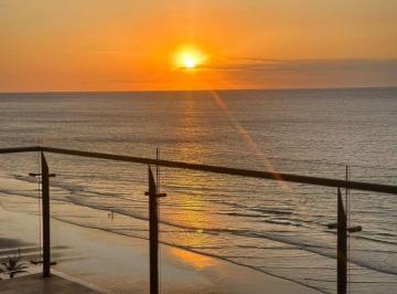 Departamento de 4 habitaciones, Manta · Departamento Amoblado de 244 m² en Venta con Vista Al Mar