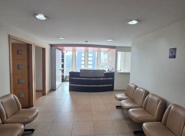 Consultorio de 3 habitaciones, Quito · Consultorio Clinica Pichincha en Venta – 110 m²