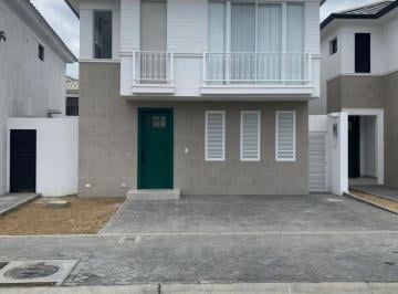 Casa de 3 habitaciones, Guayaquil · Casa con 3 Dorm. en Venta en Vía a La Costa, 180 m²