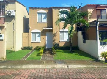 Casa de 3 habitaciones, Guayaquil · Casa de Venta en La Urbanización Villa del Rey, 3 Dorm., 2 Plantas.
