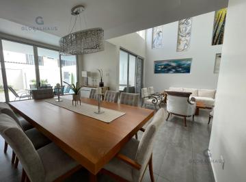 Casa · 330m² · 4 Habitaciones · 2 Estacionamientos · Venta o Alquiler de Casa Amoblada en Isla Mocoli, 4 Habitaciones. S. C.