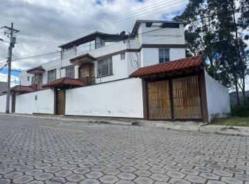 Casa de 4 habitaciones, Quito · Casa en Venta Sangolquí 289 m²