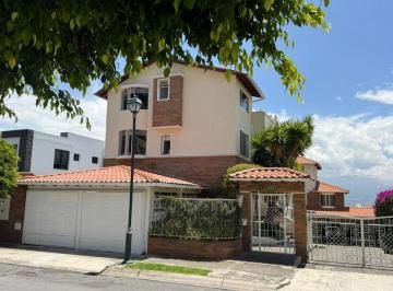 Casa de 4 habitaciones, Quito · Casa en Venta en Miravalle, Cumbayá 246 m²