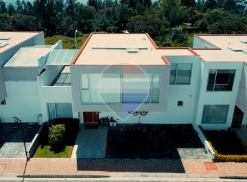 Casa de 3 habitaciones, Quito · Casa de 3 Habitaciones con 425 m² en Venta en Nayón
