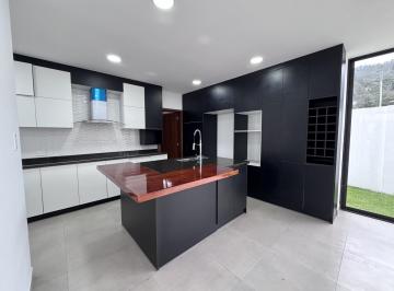 Casa · 236m² · 3 Habitaciones · 2 Estacionamientos · Casa por Estrenar en Cumbayá