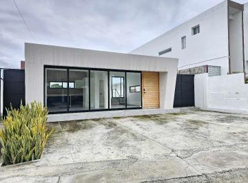 Casa · 148m² · 3 Habitaciones · 3 Estacionamientos · Alquilo Casa Sin Amoblar Urb. Altos Manta Beach