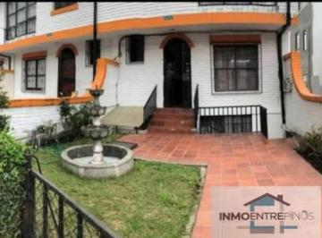 Casa de 6 habitaciones, Quito · Mañosca Casa en Conjunto Duplex 3 Dorm. y Estudio + Departamento 2 Dorm. en Venta