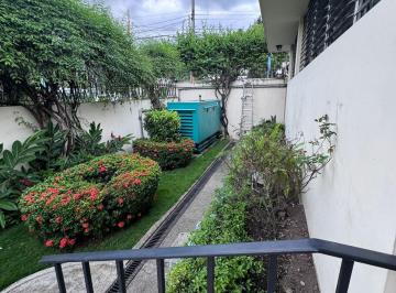 Casa de 14 habitaciones, Guayaquil · Vendo Casa con Cuatro Departamentos en Urdesa Central