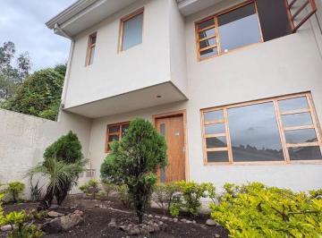 Casa de 3 habitaciones, Cuenca · Venta de Casa, Cuenca, Sector Redondel Mujeresde Piedra, 190 m²