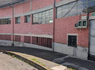 Casa de 6 habitaciones, Quito · En Venta Casa con 3 Departamentos Chaguarquingo