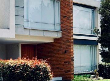 Casa de 3 habitaciones, Quito · Casa Moderna con Excelente Vista en Venta Sector Puembo