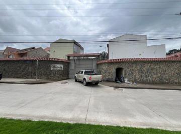 Casa · 175m² · 5 Habitaciones · 3 Estacionamientos · Gran Oportunidad Amplia Casa en Venta Tres Plantas Urb. Privada Av El Migrante - Cuenca