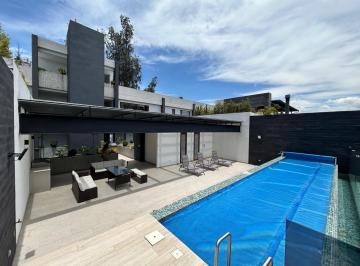 Casa · 174m² · 3 Habitaciones · 2 Estacionamientos · Casa - Lumbisi