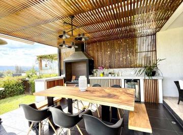 Casa de 3 habitaciones, Quito · Casa Moderna de Venta en Puembo