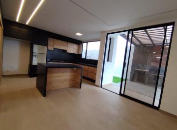 Casa · 220m² · 3 Habitaciones · 2 Estacionamientos · Casa - Los Chillos