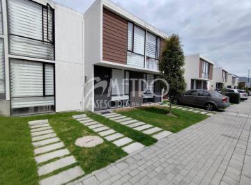 Casa de 3 habitaciones, Quito · Casa de Alquiler 84 m² con Patio en Pomasqui