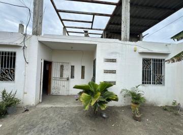 Casa de 3 habitaciones, Manta · Casa de Venta en Costa Azul Zona Norte de Manta