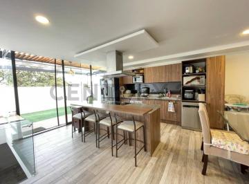 Departamento · 153m² · 3 Habitaciones · 2 Estacionamientos · En Venta Departamento Duplex con Patio en Conjunto Privado. Sector Tumbaco