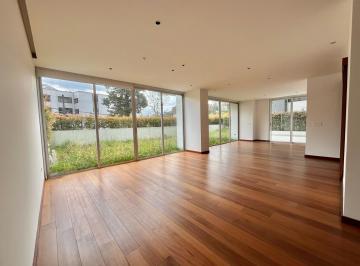 Departamento · 331m² · 3 Habitaciones · 4 Estacionamientos · Departamento en González Suárez