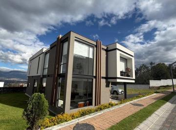Casa · 513m² · 4 Habitaciones · Casa en Venta Nayon