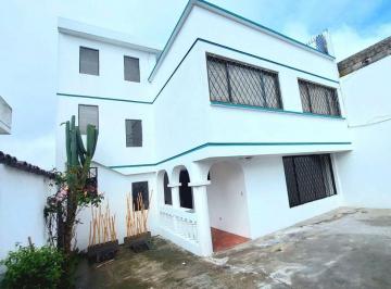 Casa de 7 habitaciones, Quito · Casa en Venta (Rentera)