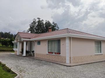 Quinta vacacional de 3 habitaciones, Quito · Vendo Casa Tipo Chalet con Terreno